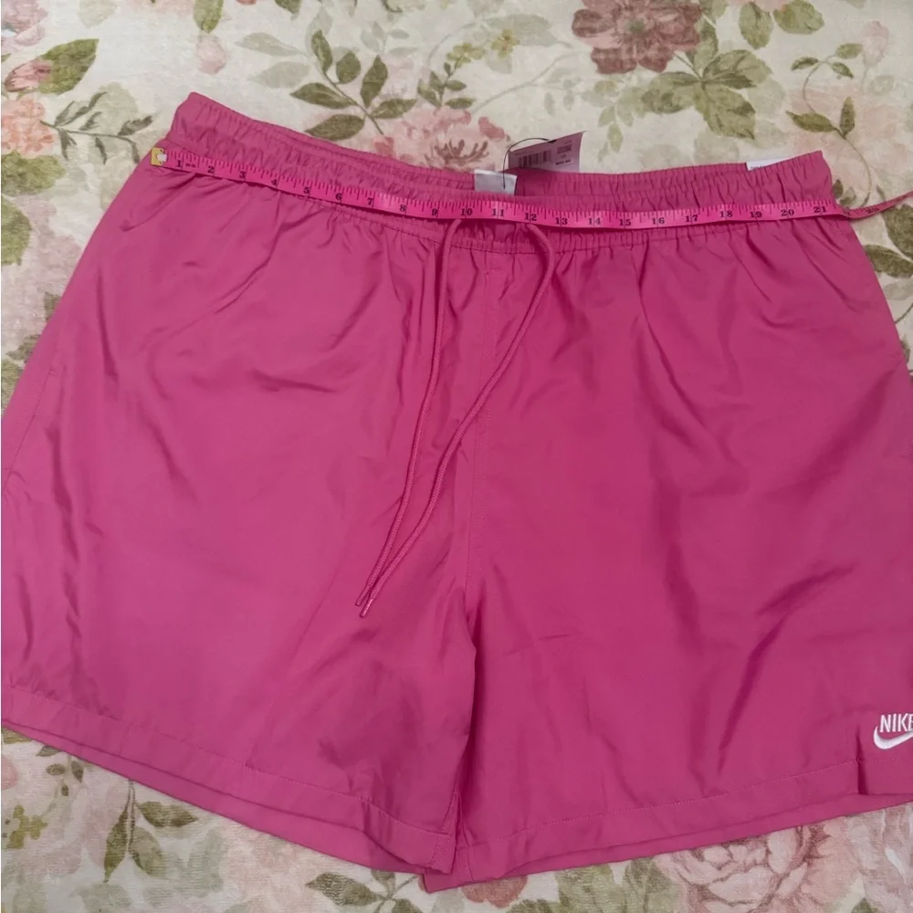NIKE NWT Men’s Pink Above Knee Swim Trunks
